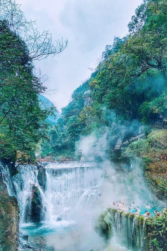 逃离破旧弃城